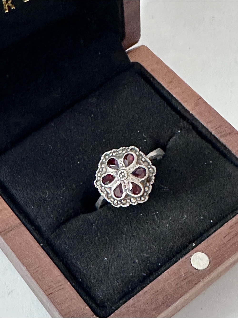 VINTAGE STERLING SILVER GARNET MARCASITE RING SIZE 8.75
